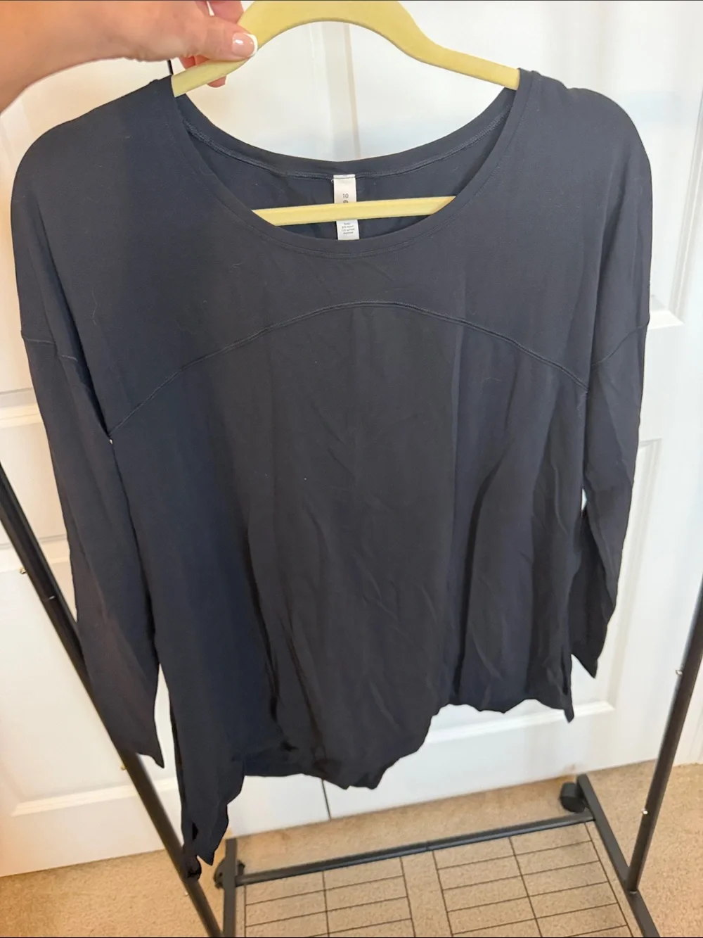 Lululemon Women's Long Sleeve Scoop Neck Top - Black size 10